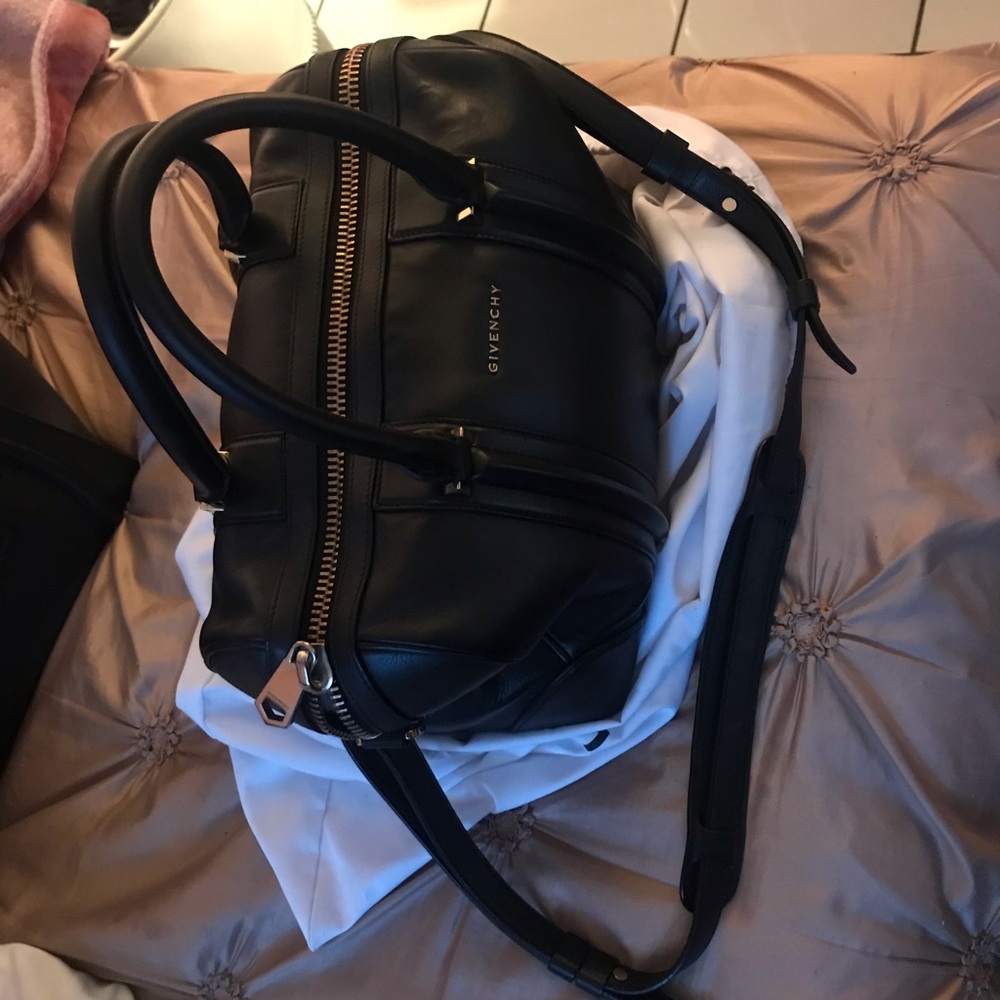 Givenchy Lucrezia Medium Bag - Picture 6 of 8